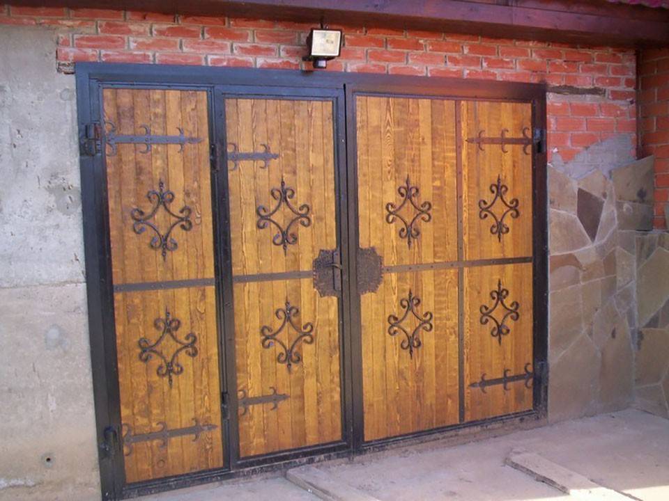 Кованые гаражные ворота под старину своими руками: откатные или распашные? пошаговая инструкция +фото и видео