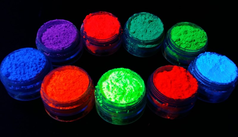 Люминесцентная краска – особенности, области использования, покраска