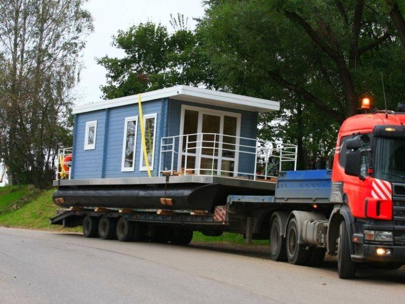 Доставка домов санкт петербург. Машина для перевозки домов. Перевозка машина домик. Машина для перевозкитдома. Машины которые перевозят дома.