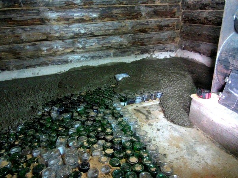 Как утеплить пол в бане стеклянными бутылками