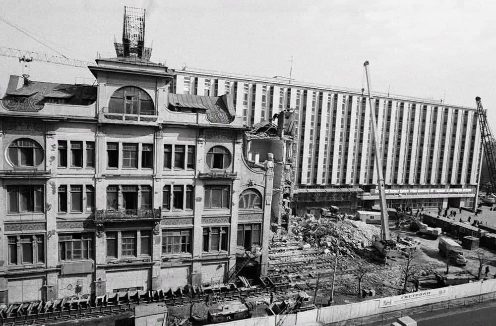 В ссср передвигали дома. Дом Сытина в Москве на Тверской. Саввинское подворье в Москве передвигали. «Дом Сытина» на улице Горького. Саввинское подворье на Тверской передвинули.