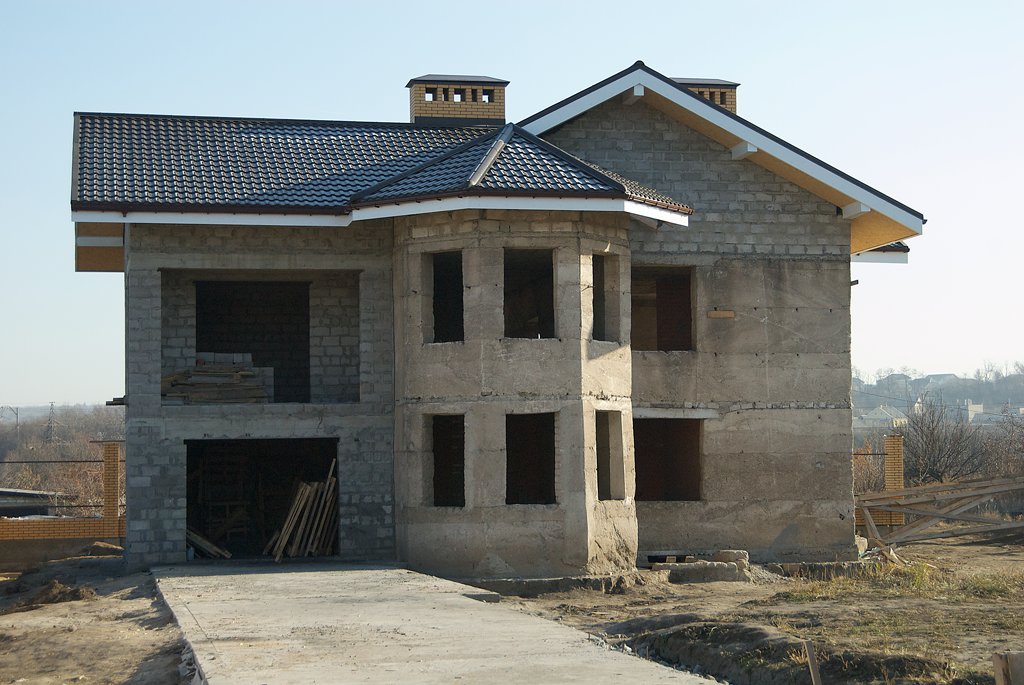 Покупать или нет: преимущества и недостатки монолитных домов