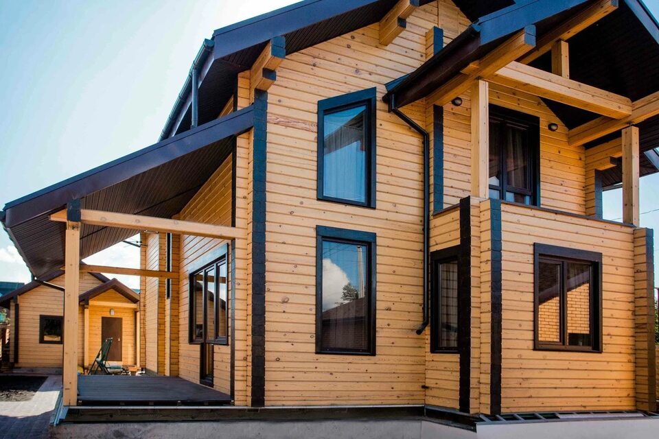 Как облицовать деревянный дом снаружи: процесс и пошаговая инструкция