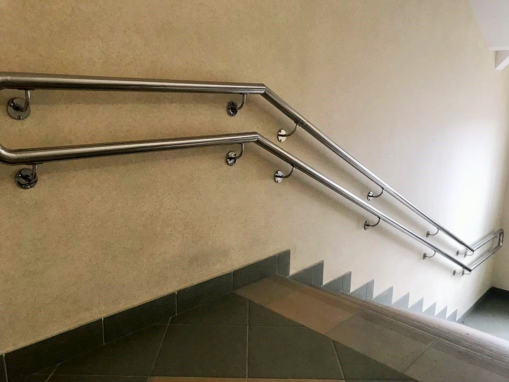 Пристенный поручень для лестниц: для пожилых, для ванной