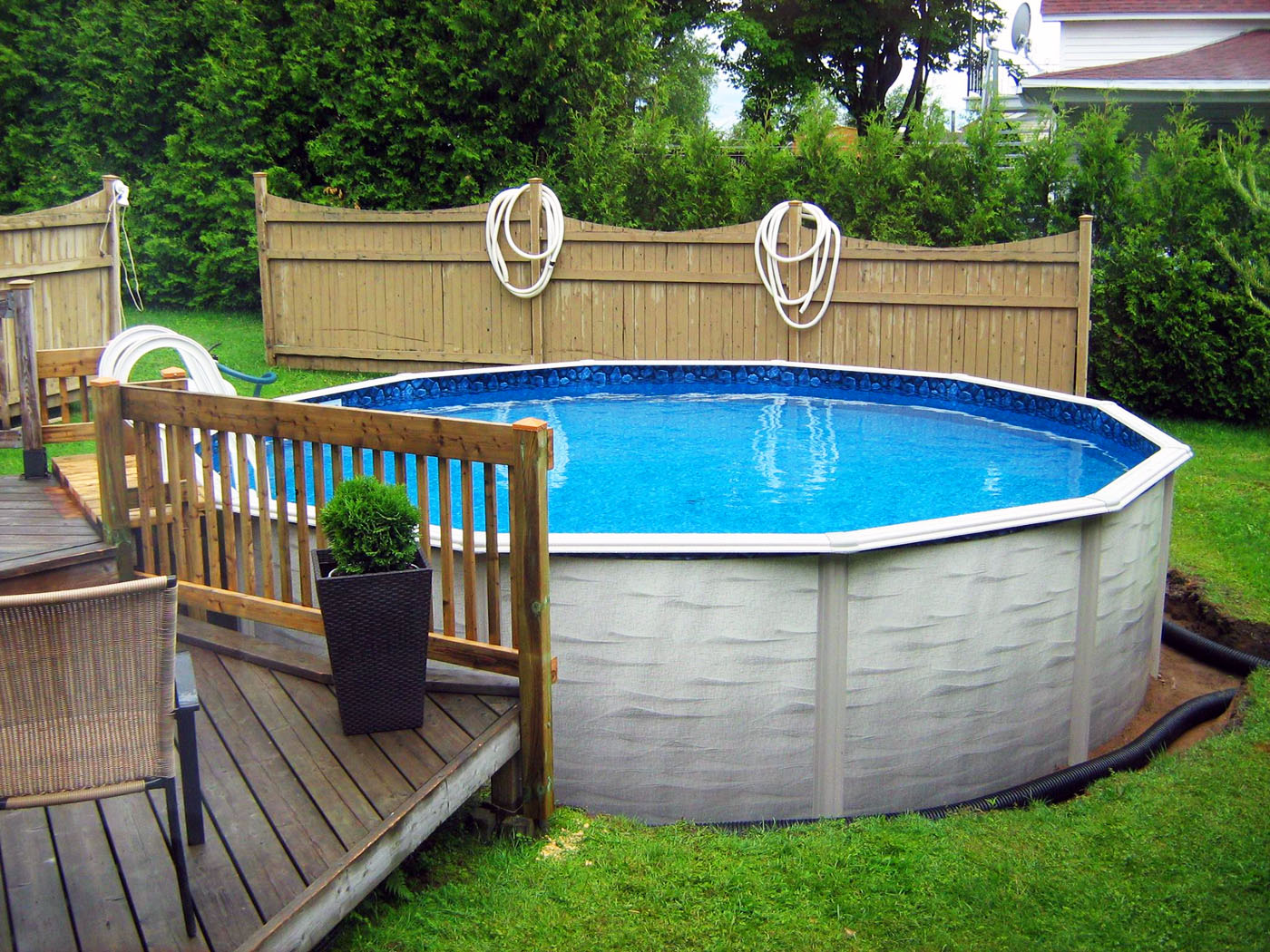 Недорогие варианты бассейнов 🏚 для двора и дачи и как сделать самостоятельно