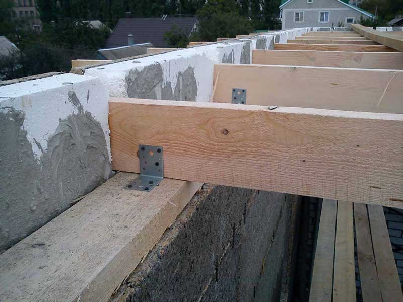 Как сделать деревянное перекрытие в доме между этажами в доме из газобетона или керамзитбетона? пошаговая инструкция и фото