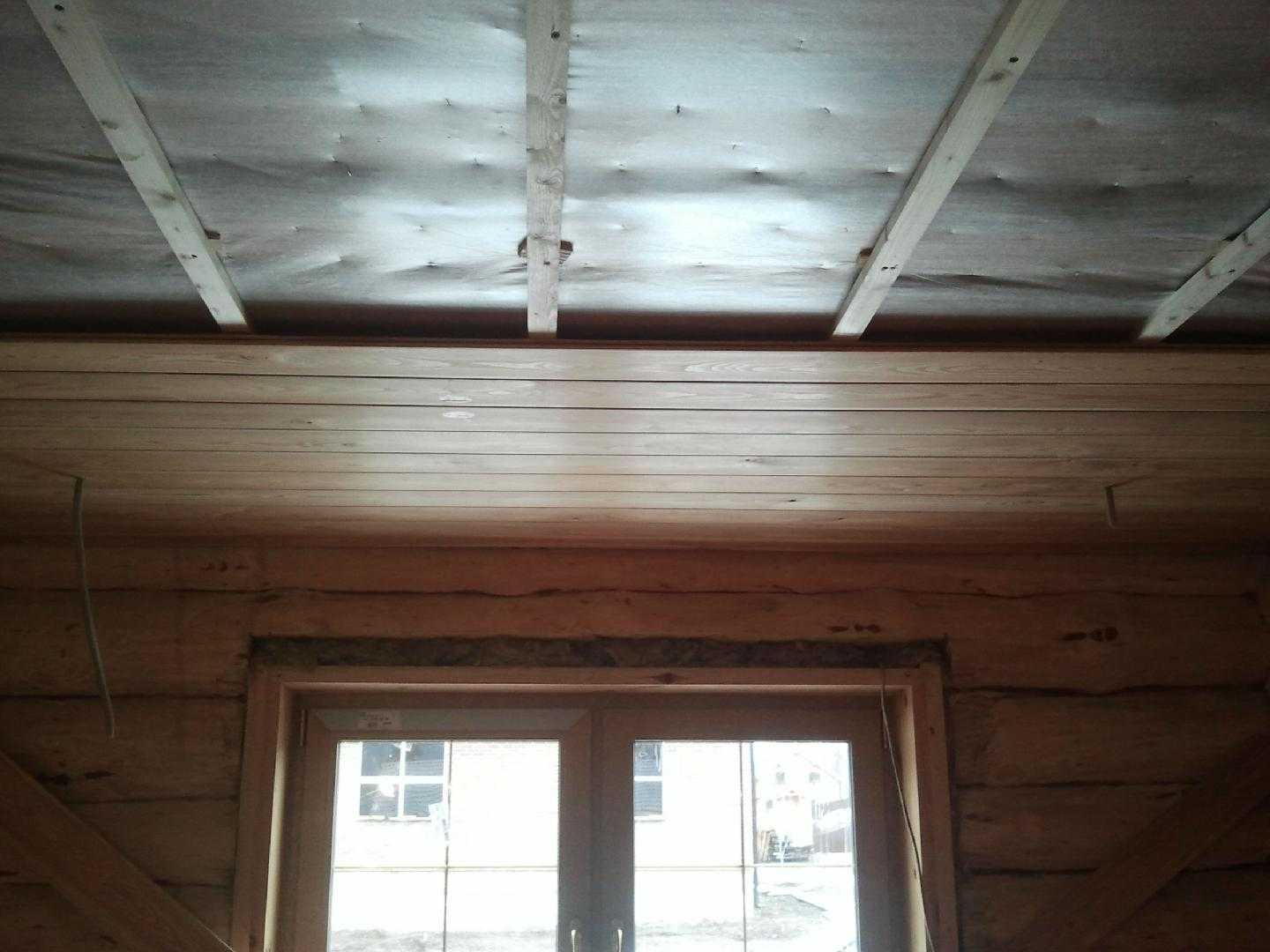 Как выровнять потолок в деревянном доме - строительный портал