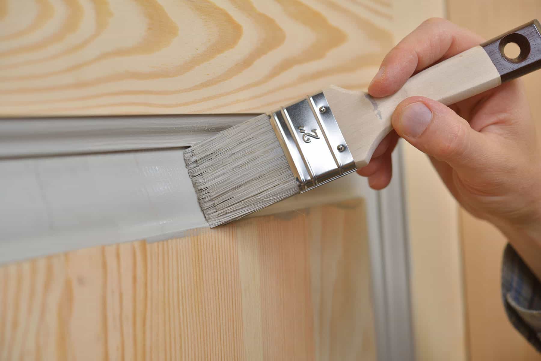 Покраска деревянных дверей: видео-инструкция как покрасить своими руками, технология, фото