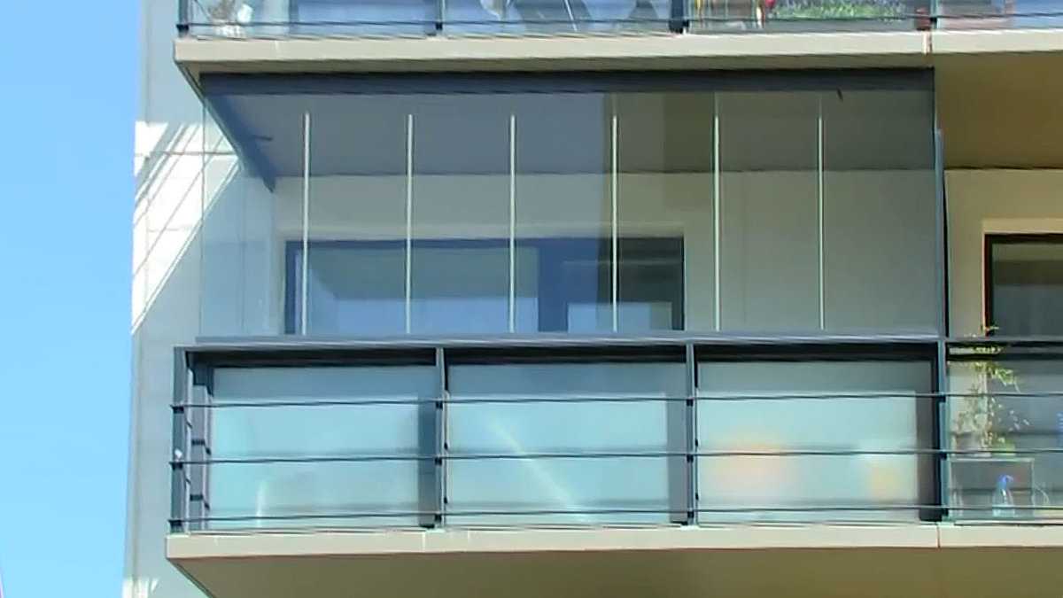 Безрамное остекление балконов и лоджий: преимущества и недостатки