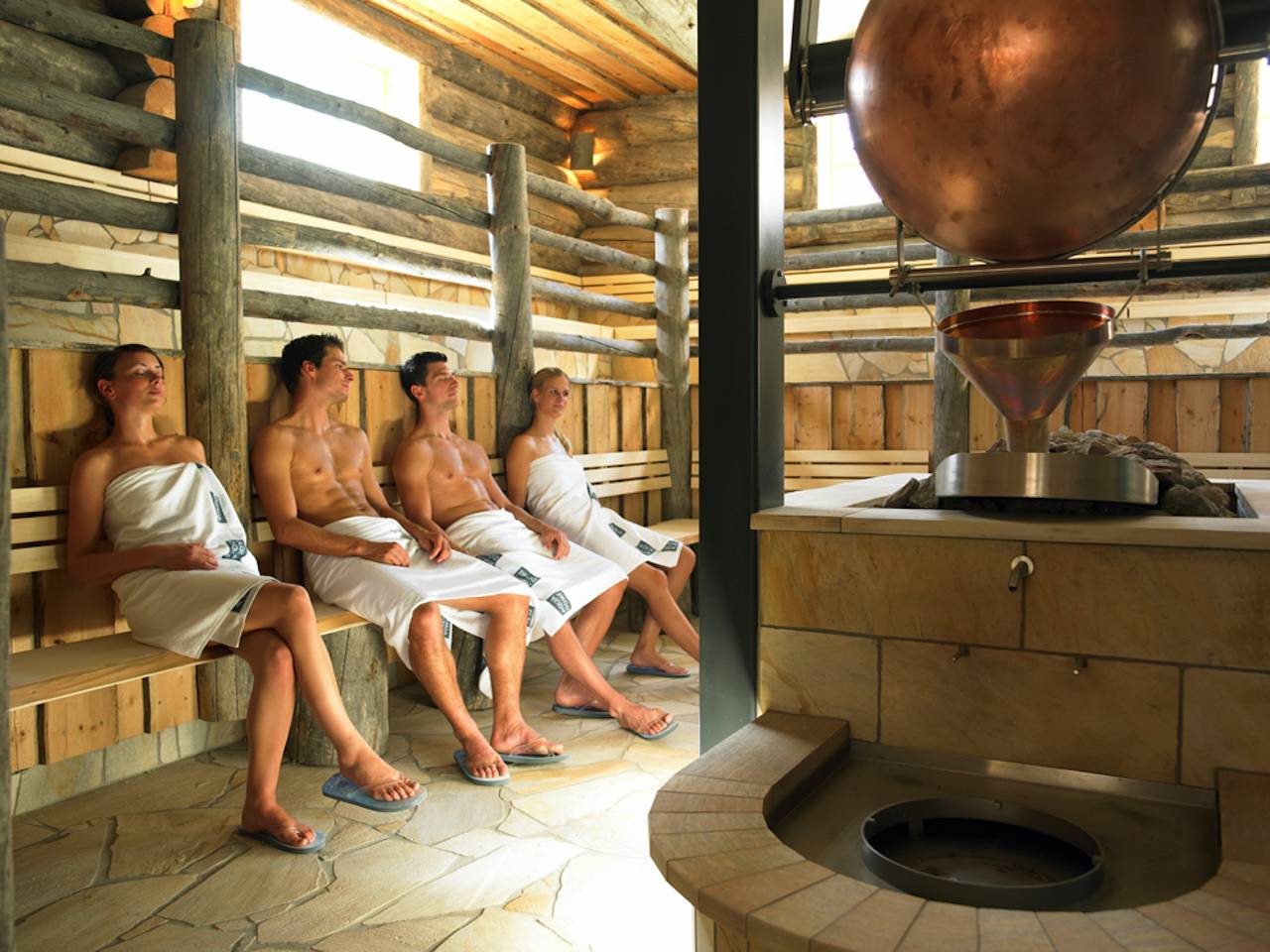 Общая баня для мужчин москва. Парилка Aqua Dome - Tirol Therme Längenfeld. Общественные сауны в Германии. Немецкая баня в Германии. Совместная баня.