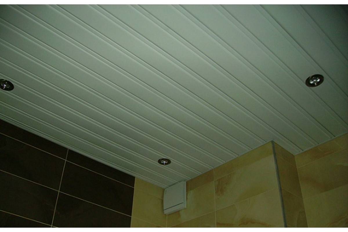 Реечные потолки в ванной комнате – плюсы и минусы, монтаж