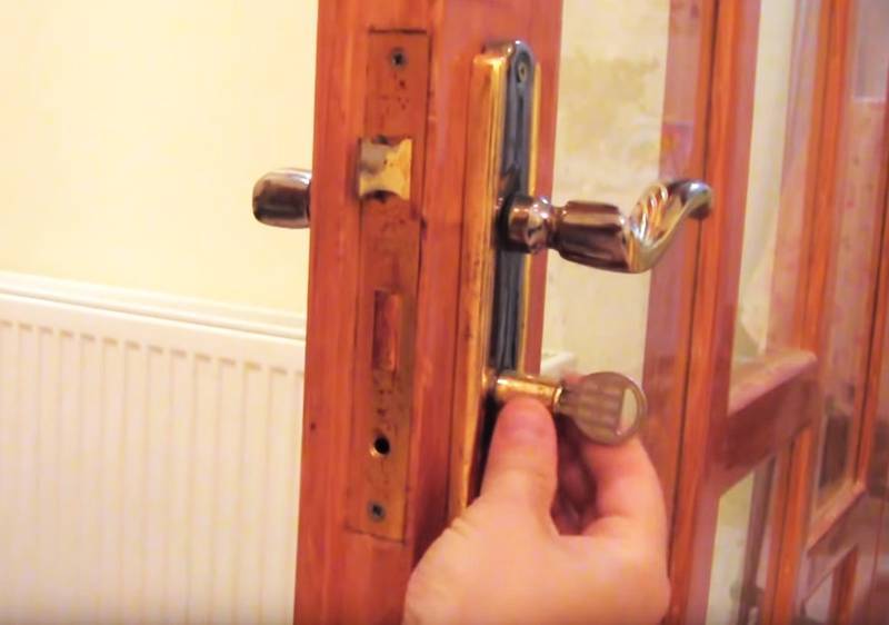 Как заменить личинку замка входной двери - только ремонт своими руками в квартире: фото, видео, инструкции