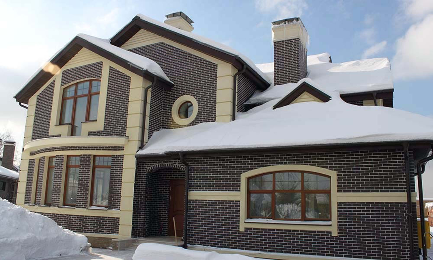 Фасады домов из облицовочного кирпича разного цвета и фото дизайна