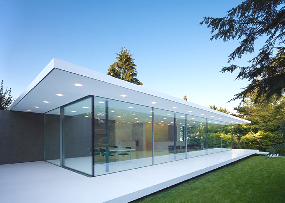 Жилые дома из стекла: стирая грань между «внутри» и «снаружи». эстетика минимализма: прозрачный дом, в котором нет ничего лишнего