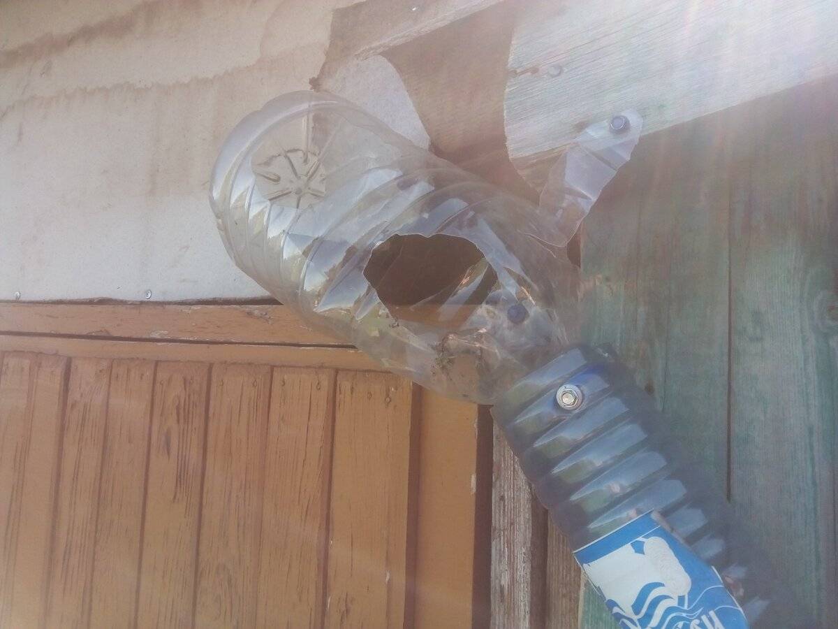Водостоки своими руками из подручных материалов, слив воды с крыши из пластиковых бутылок