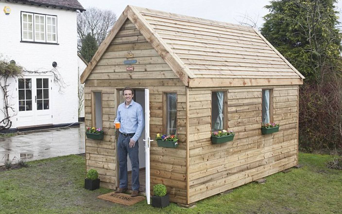 Фототелеграф  » мужчина построил дом своей мечты за полтора месяца, потратив всего 9000 долларов