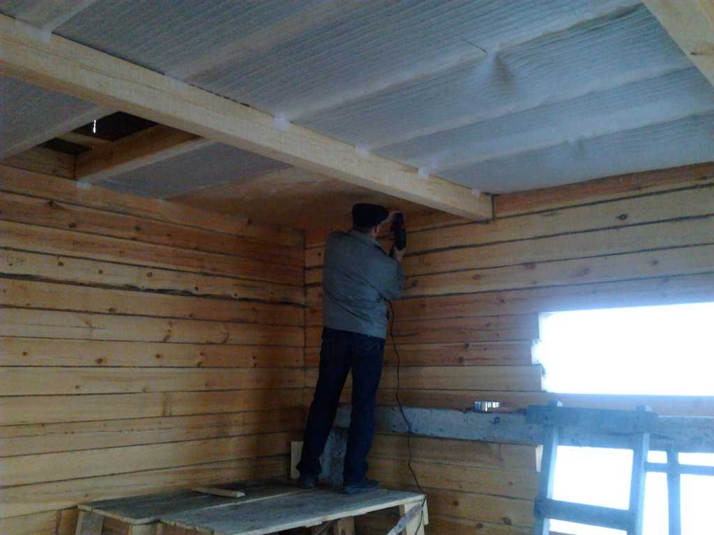 Чем подшить потолок по деревянным балкам: различные варианты