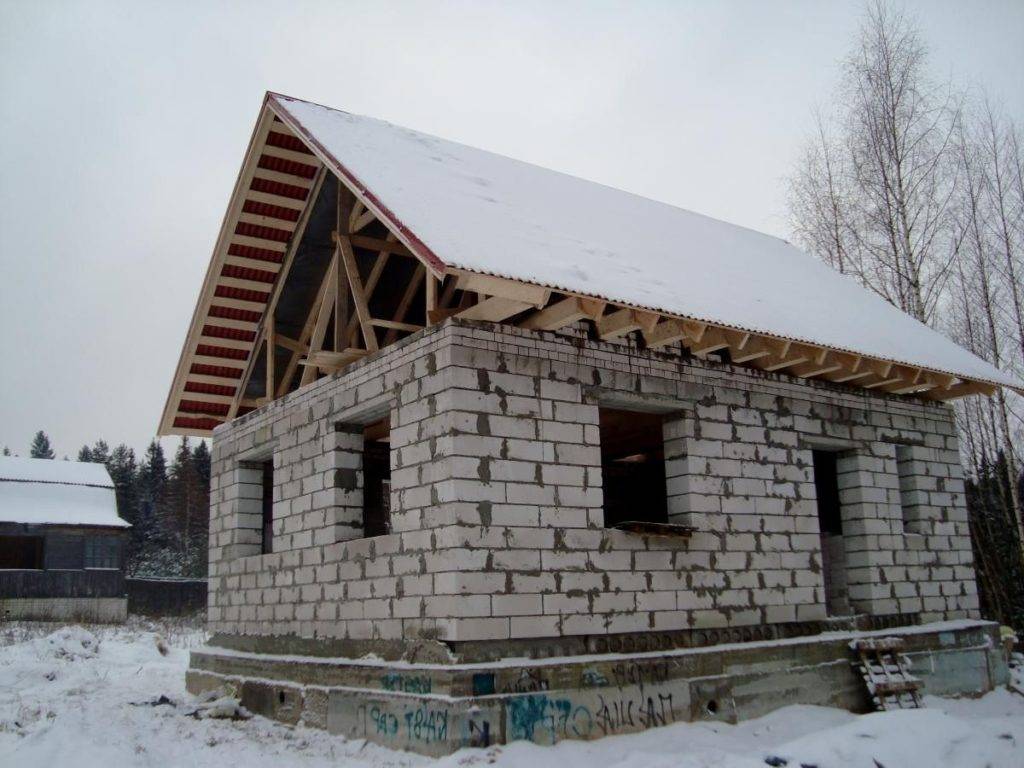 Как построить своими руками дом из газобетона
