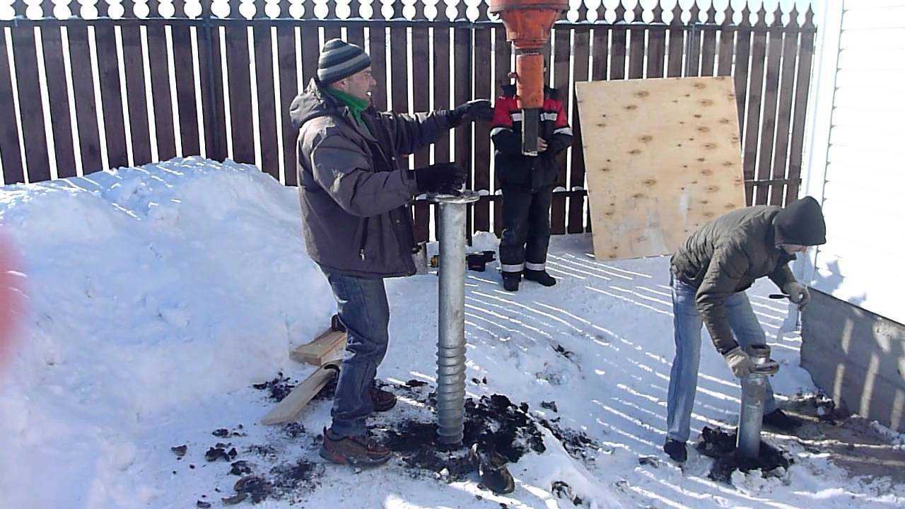 Монтаж винтовых свай зимой: можно ли устанавливать