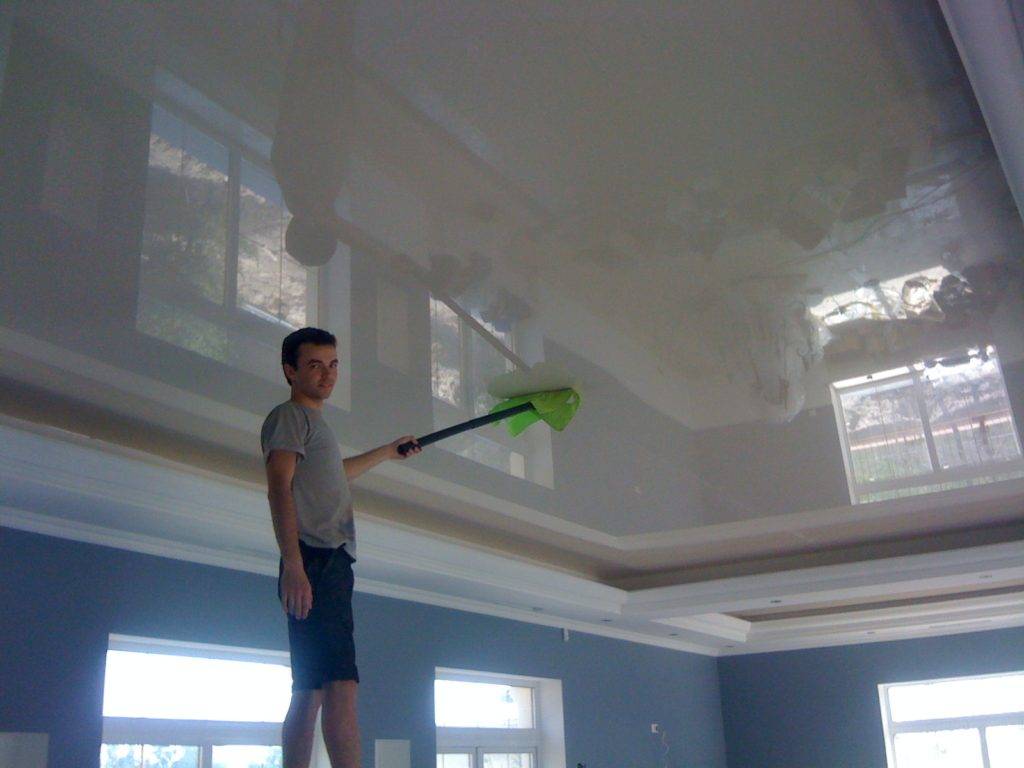 Как помыть подвесной потолок моющийся и чем отмыть плитку из пенопласта