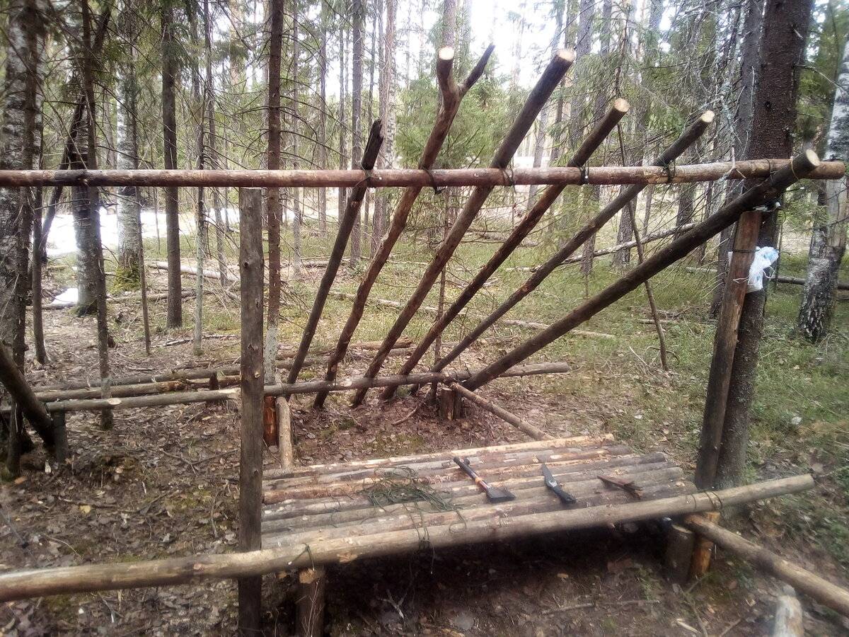 Как построить шалаш своими руками: сооружение убежищ из веток в лесу