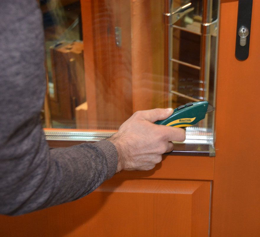 Как вставить стекло в деревянную раму