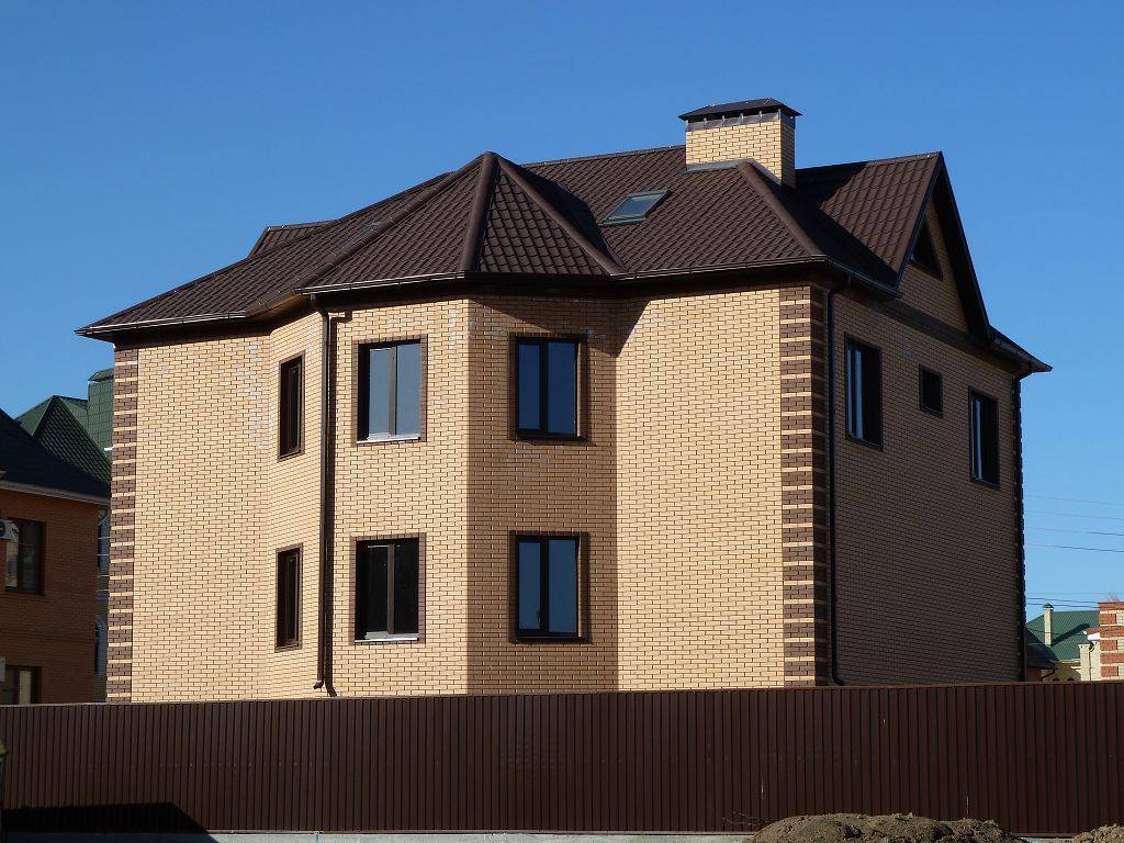 Фото домов из кирпича: фотогалерея кирпичных домов - одноэтажные и двухэтажные