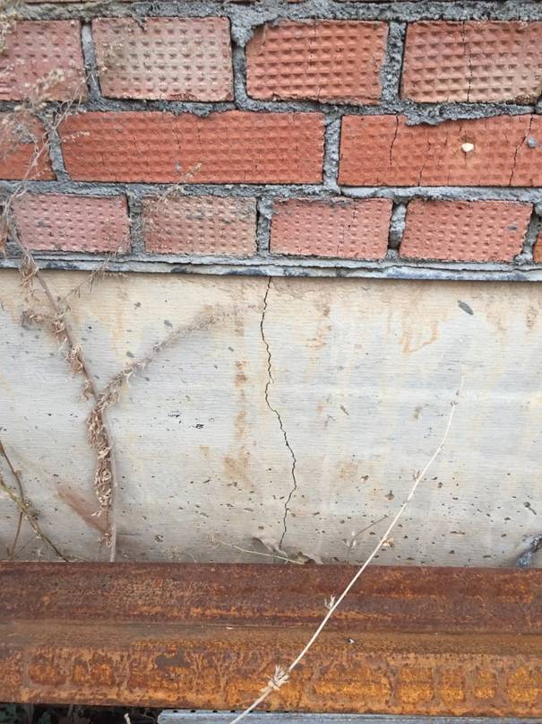 Почему трескается бетон после заливки