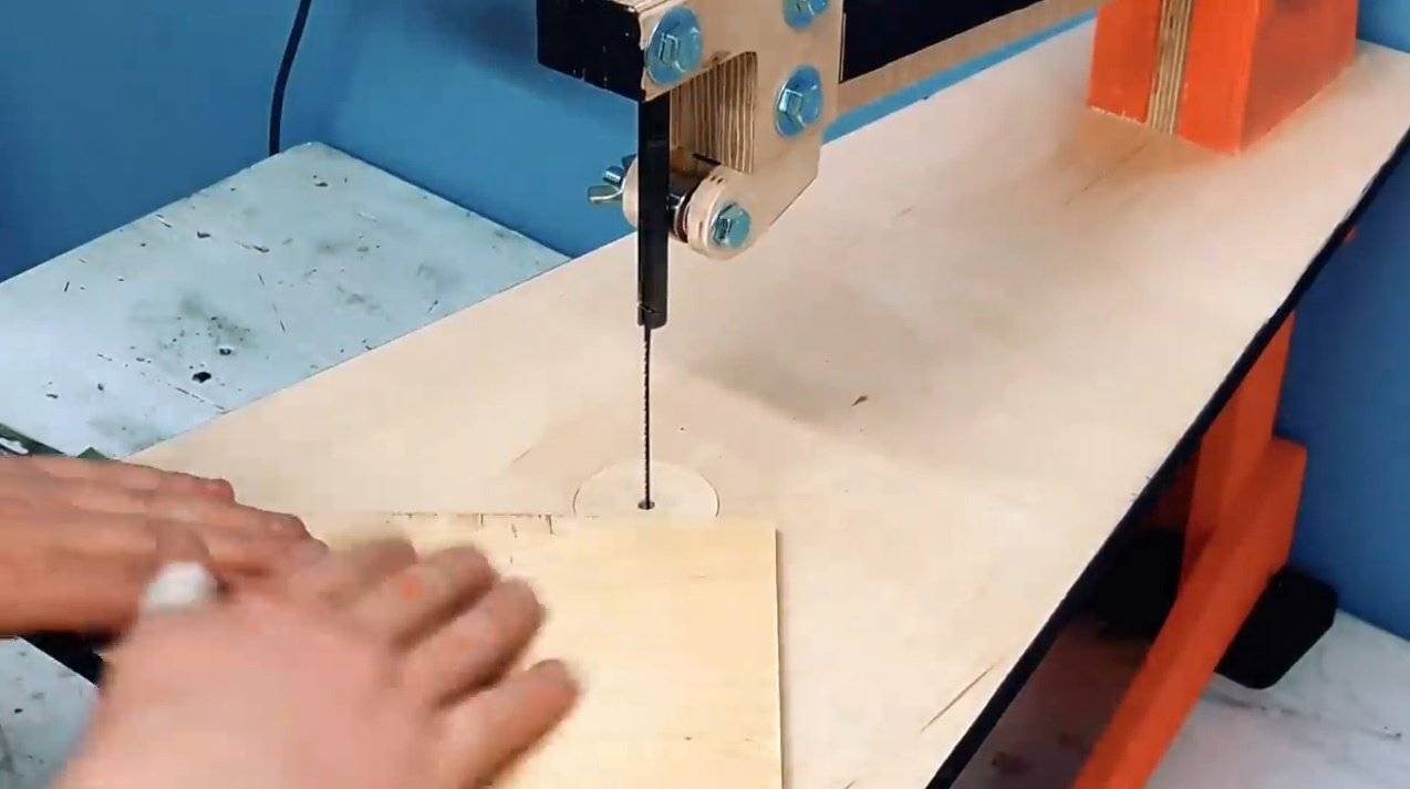 Стационарный лобзиковый станок своими руками: изготовление с применением заводского ручного инструмента