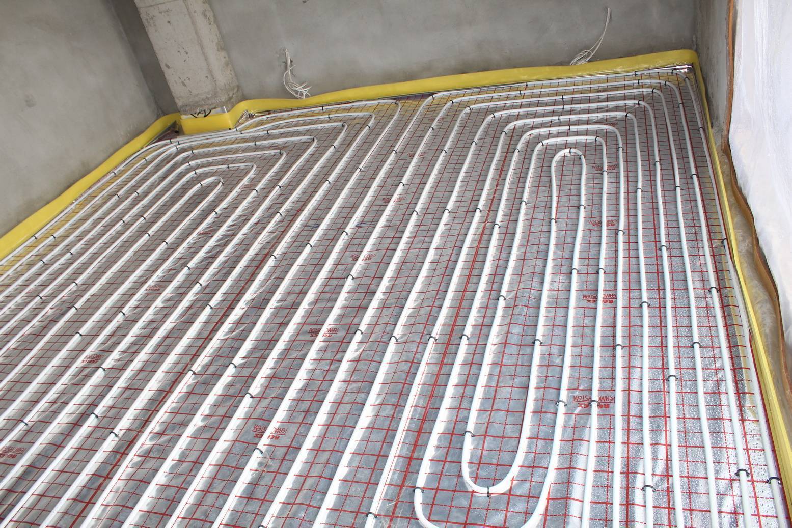 Устройство водяного теплого вола на бетонном основании: правила монтажа .