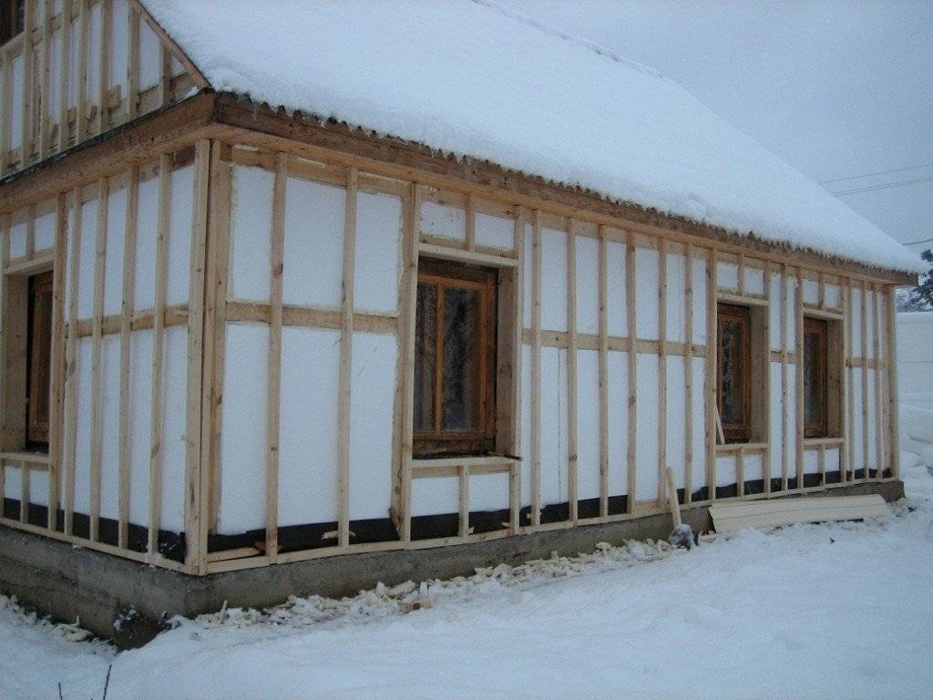 Можно ли утеплять деревянный дом пенопластом