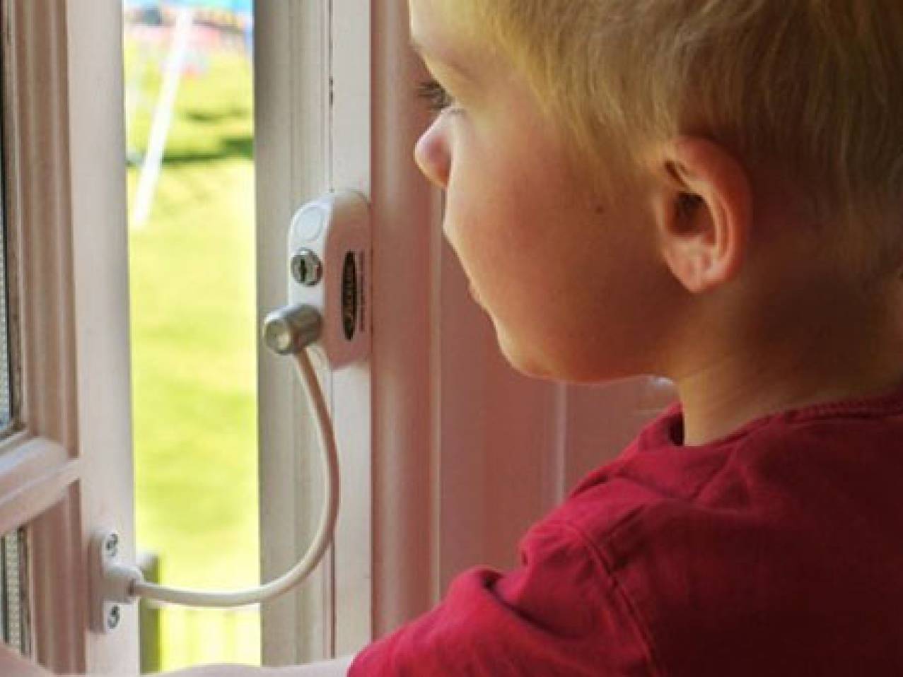 Виды защиты на пластиковые окна для безопасности ребенка: замки, защелки, ручки с крючком и блокиратор