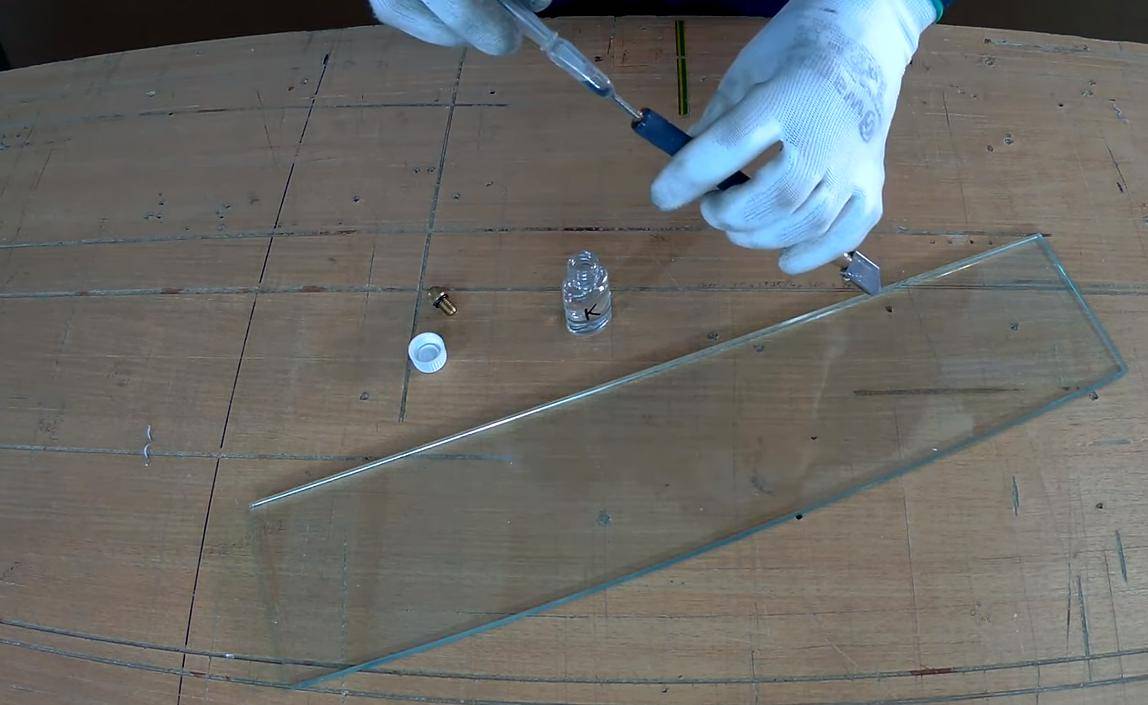 Режем стекло в домашних условиях: стеклорезом и простыми ножницами