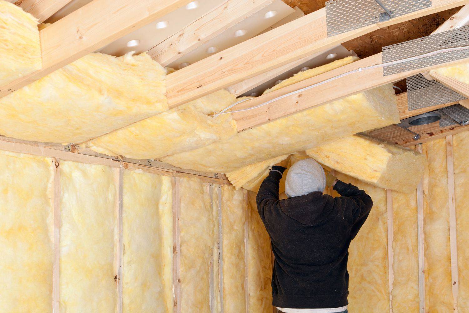 Как утеплить потолок в частном доме: строим своими руками