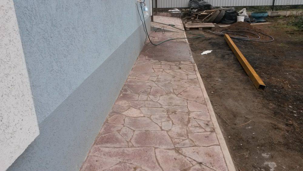 Чем покрыть отмостку из бетона: отделать покрытие отмостки вокруг дома краской