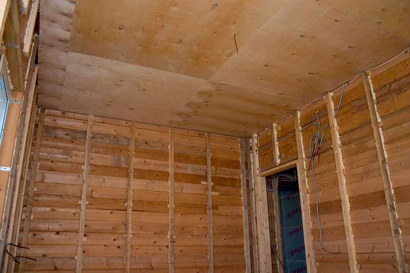 Как шпаклевать деревянный потолок