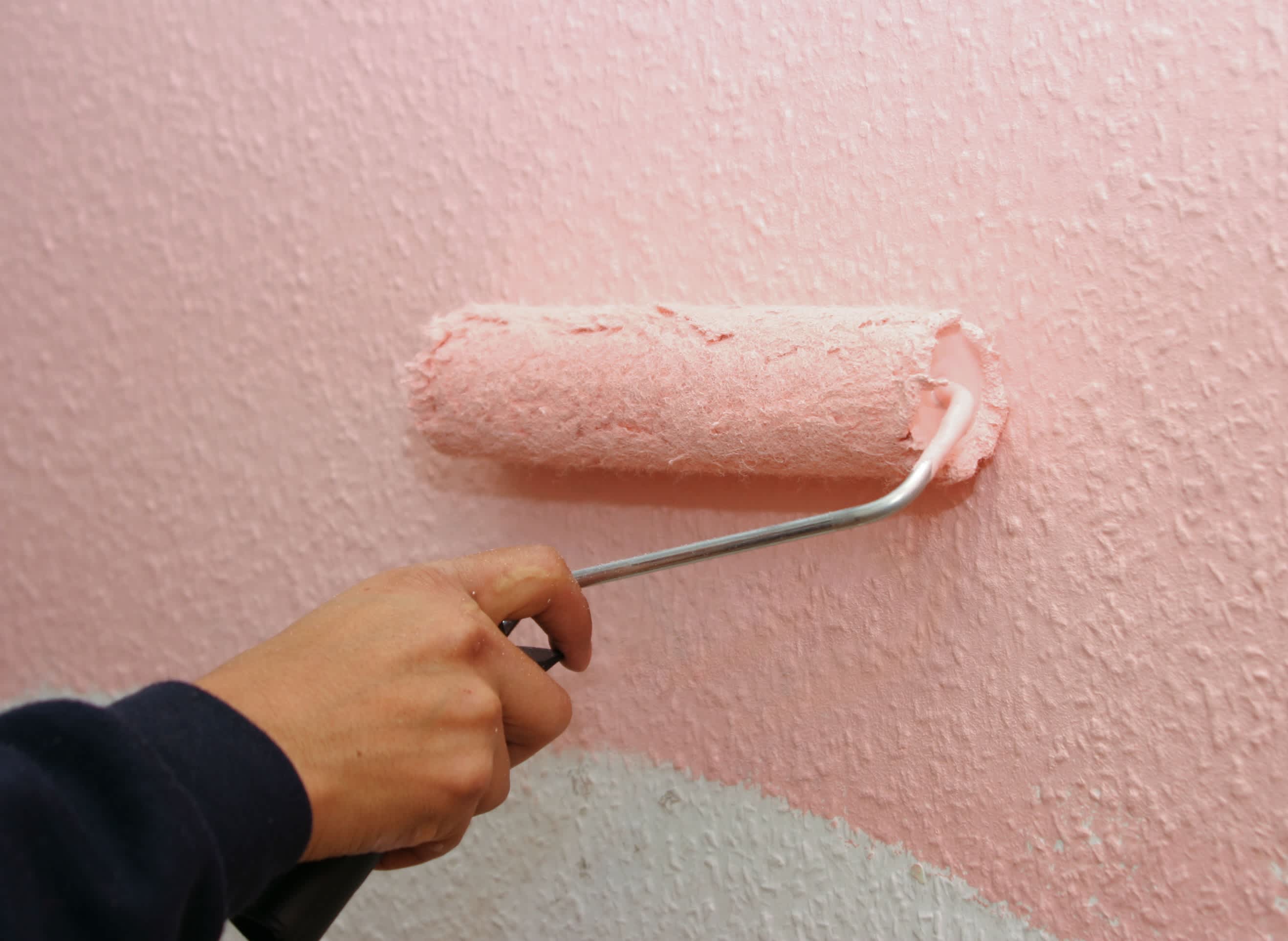 Грунтовка потолка перед покраской: пошаговая инструкция для новичков