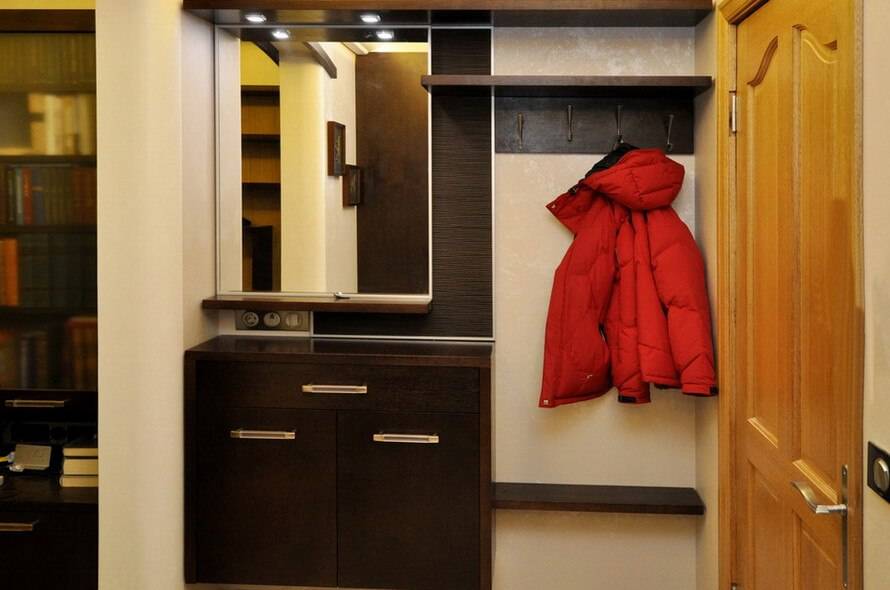 Дизайн маленькой прихожей в квартире: с зеркалом, со шкафом купе, с нишей, с антресолями, реальные фото