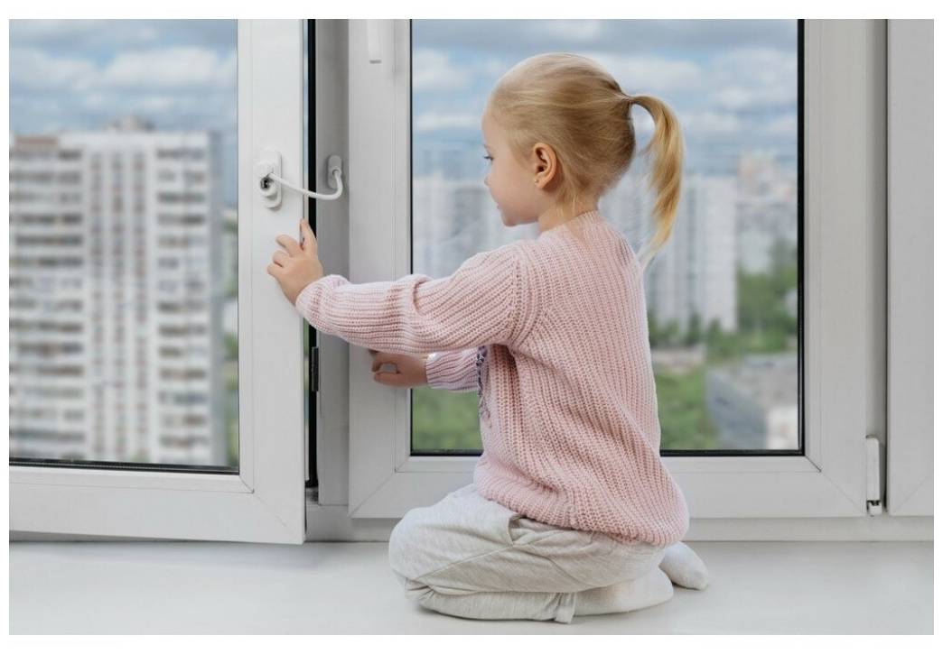 Нужен ли Детский замок на окна пвх: Как выбрать защиту от выпадения детей из окон и Технические характеристики по видам затворов