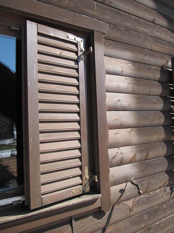 Деревянные ставни на окна своими руками: виды, поэтапное создание и установка