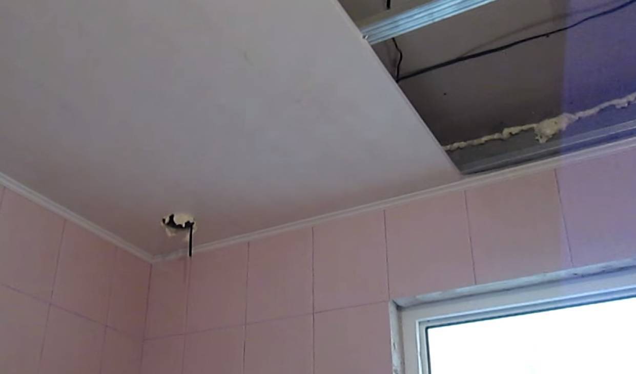 Как крепить пластиковые панели к потолку: разные способы