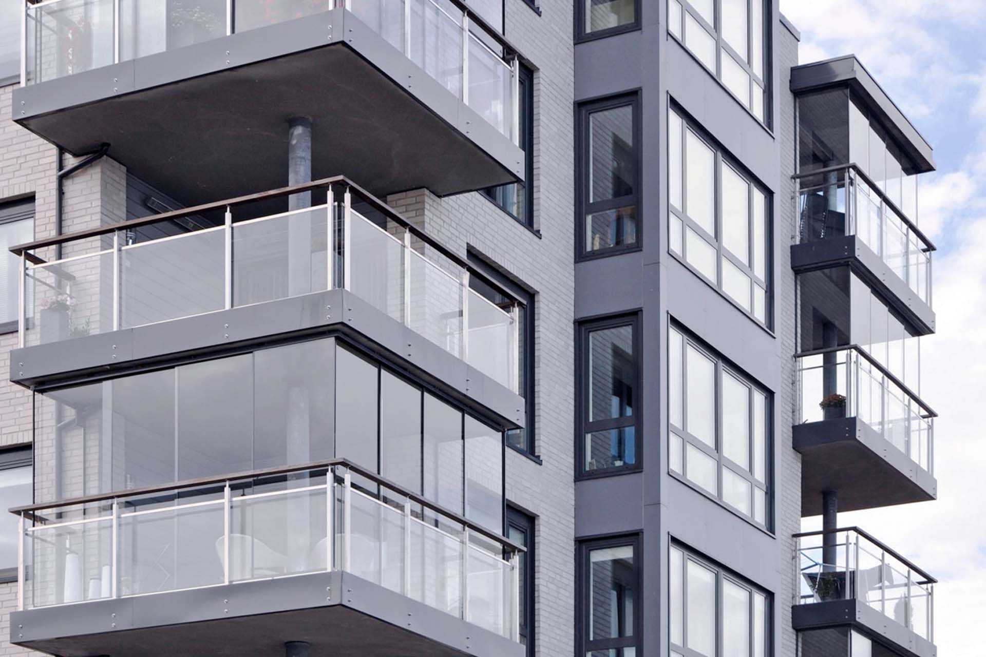 Безрамное остекление балконов и лоджий, отзывы, фото работ