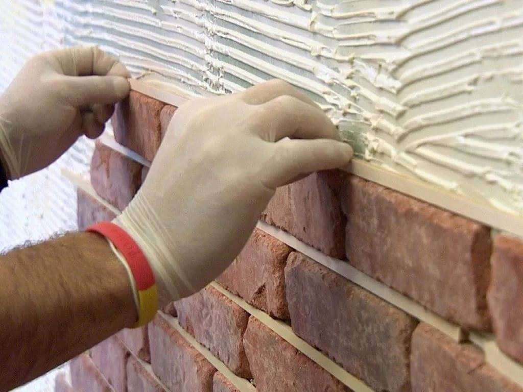 Укладка искусственного камня - пошаговая инструкция с фото и видео