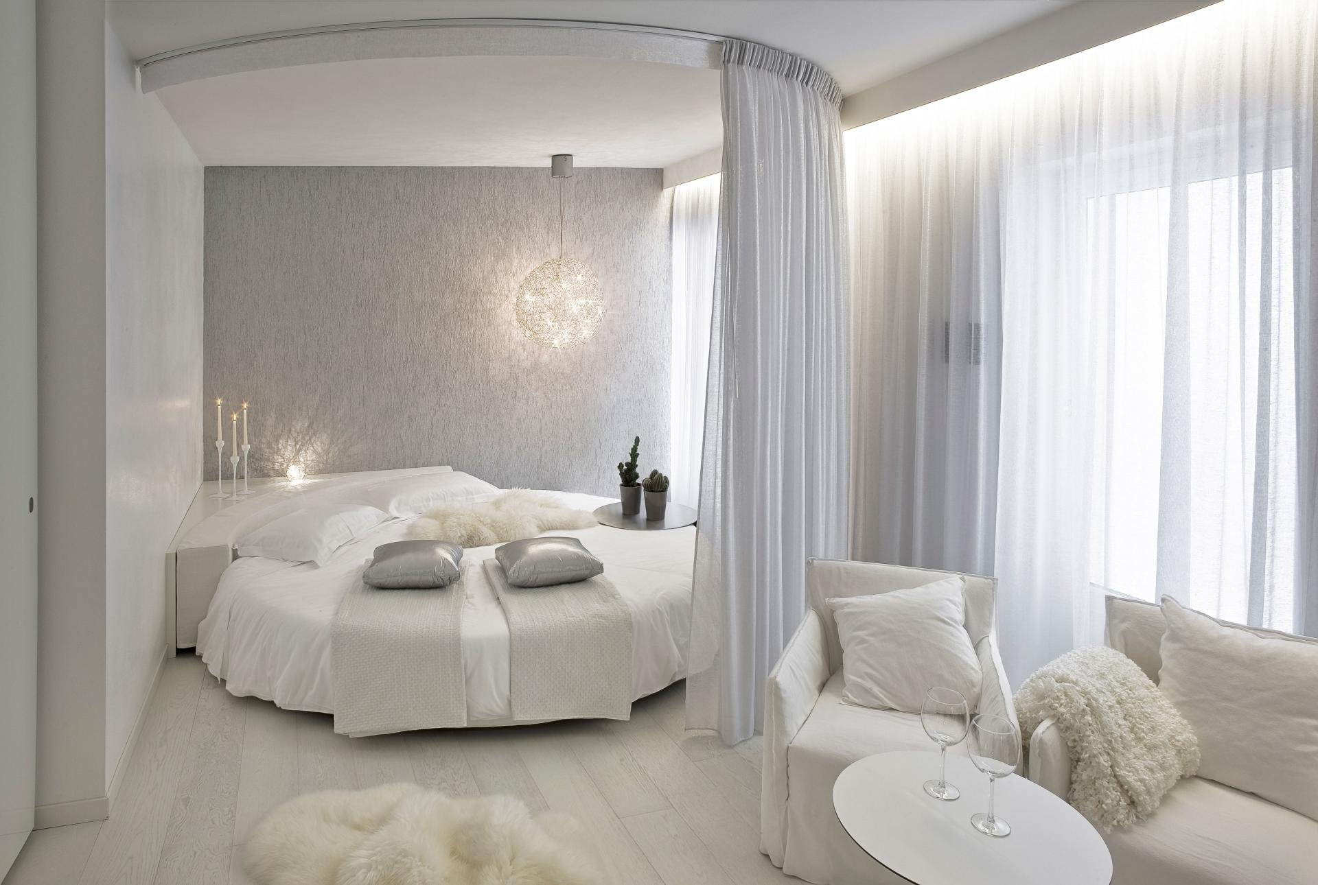 белая спальня дизайн комнаты