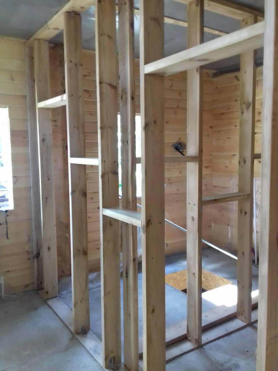 Как сделать перегородку в деревянном доме из гипсокартона: монтаж комнатной конструкции в частном строении