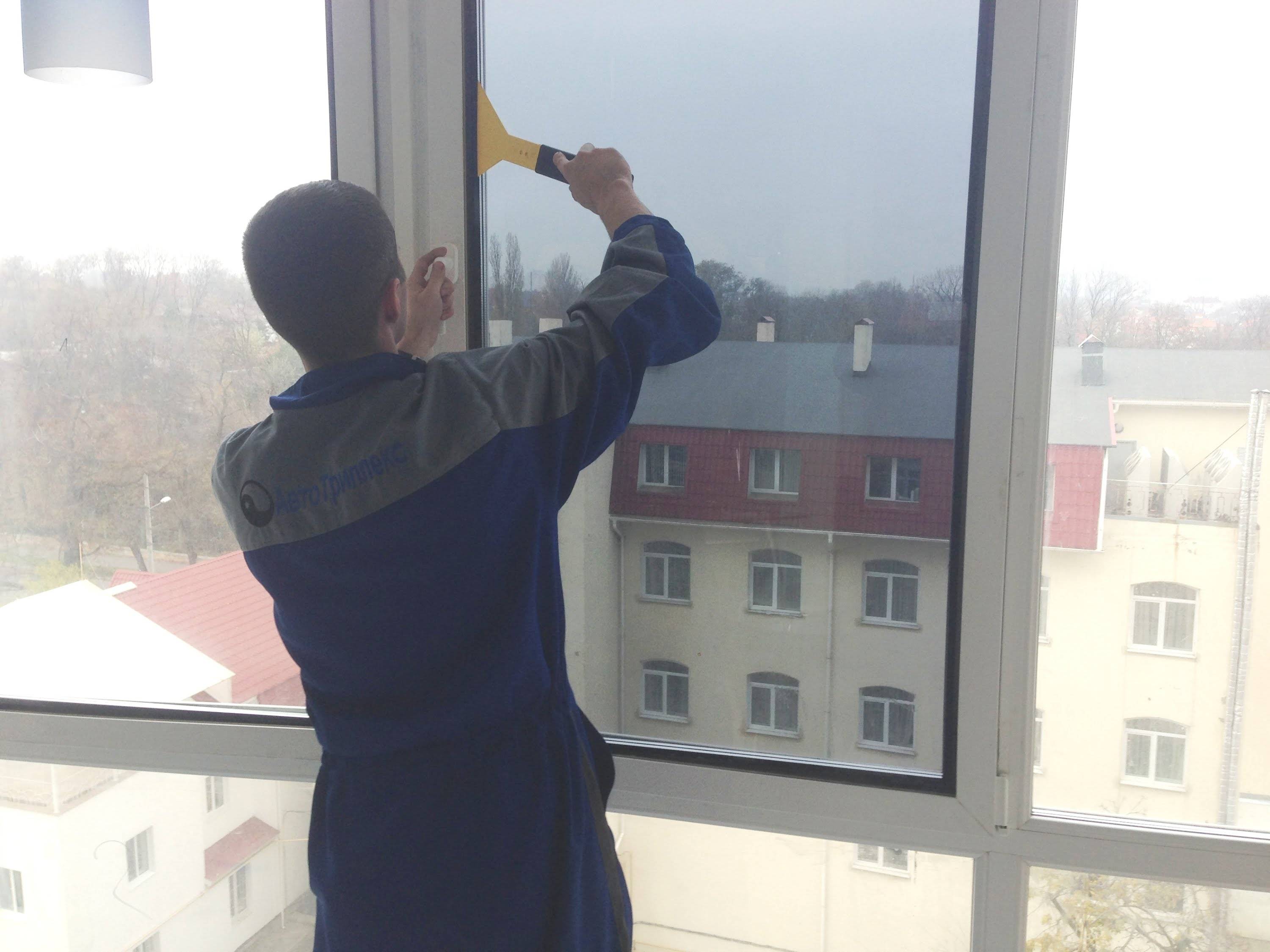 Как затонировать балкон и лоджию пленкой своими руками: 30 фото, инструкция
