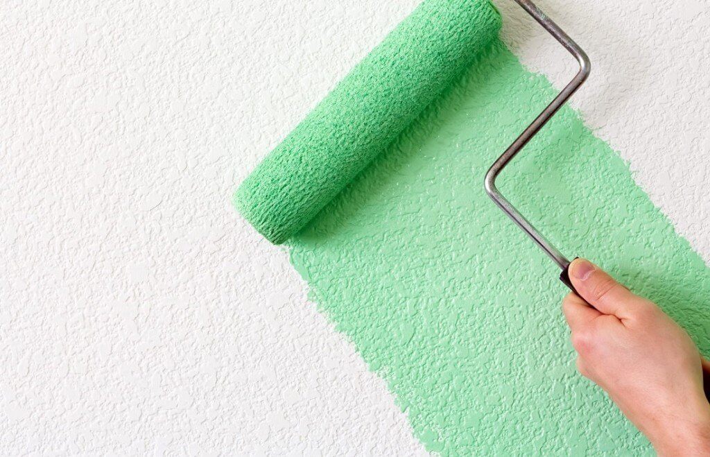 Покраска краскопультом стен, потолка, древесины: подготовка краски и технология работ