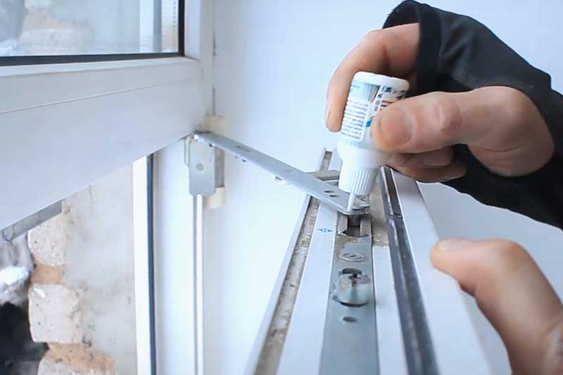 Как смазать пластиковые окна самостоятельно: механизм, фурнитура, уплотнители