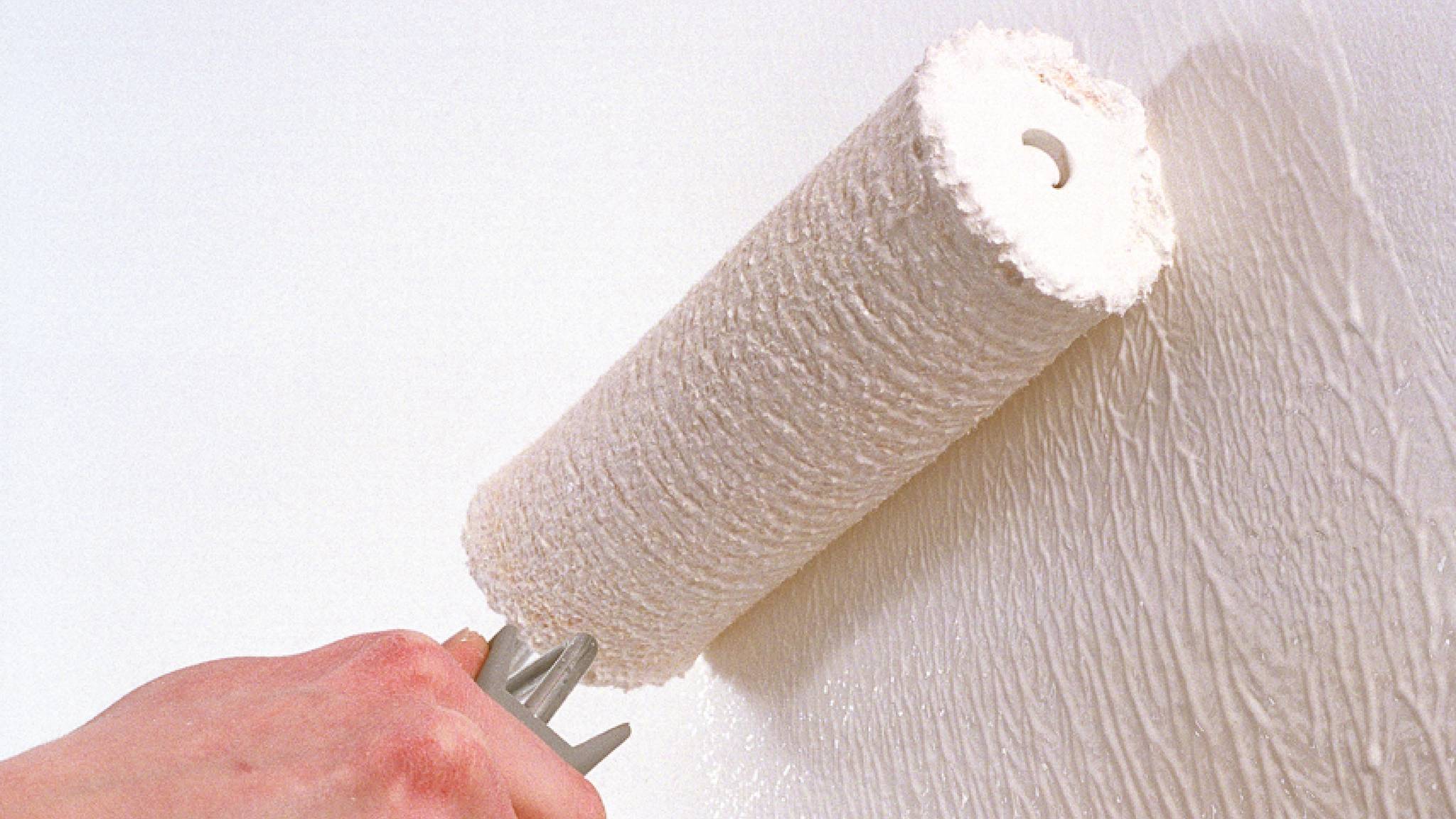 Как правильно покрасить оштукатуренную стену своими руками: пошаговая инструкция, видео