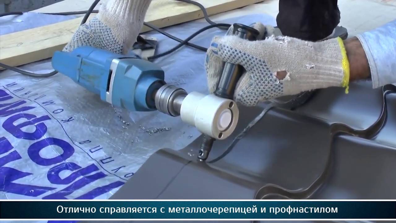 Чем резать металлочерепицу и можно ли резать болгаркой